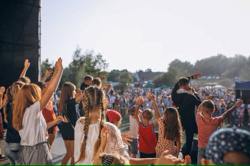 Pour protéger l'audition de vos enfants pendant un festival chez votre audioprothésiste à Lyon 2ème place Bellecour